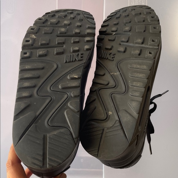 Nike Men's Black Sneakers size 11 - Picture 4 of 7